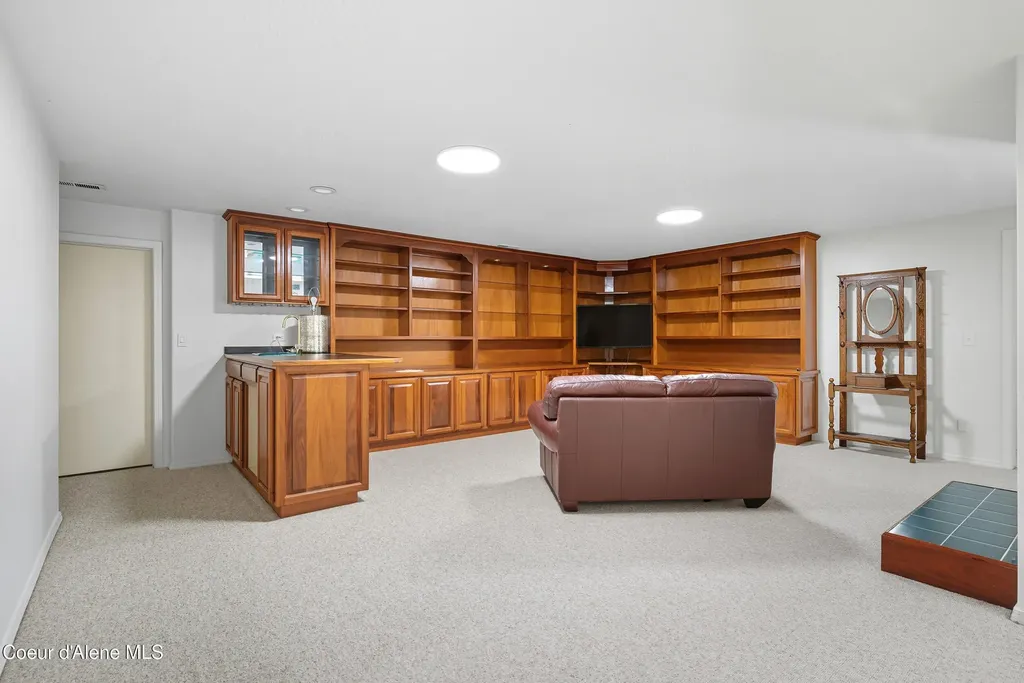 5811 E Shoreline Drive Post Falls ID 83854