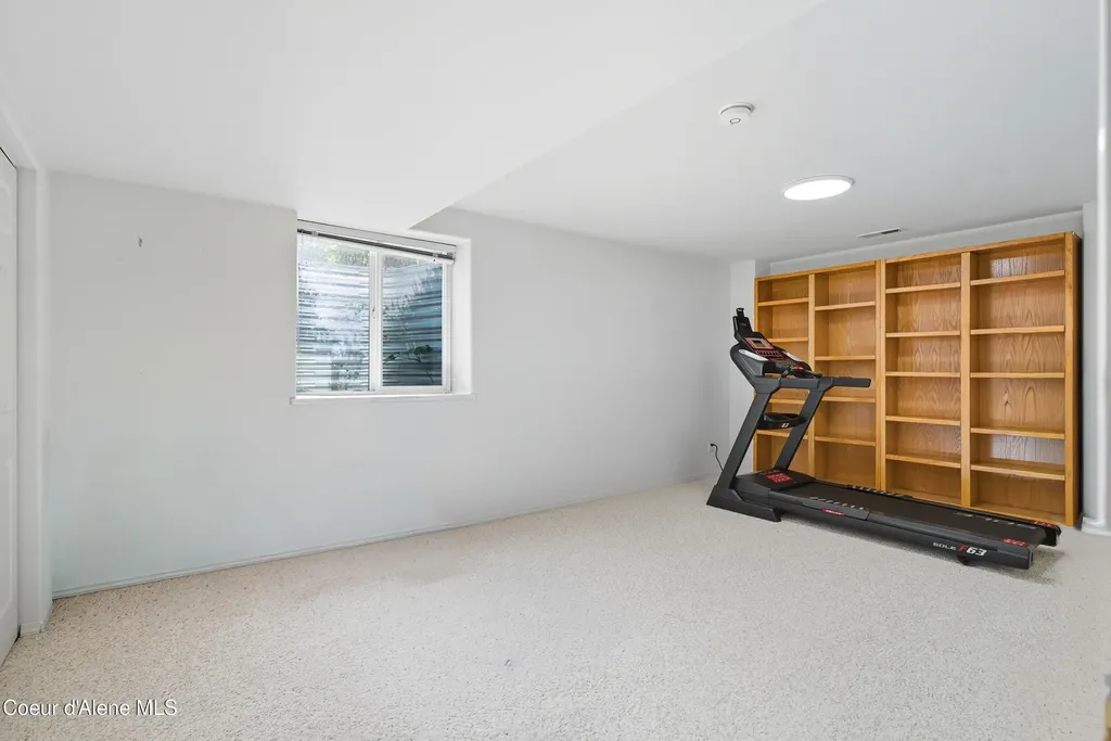5811 E Shoreline Drive Post Falls ID 83854