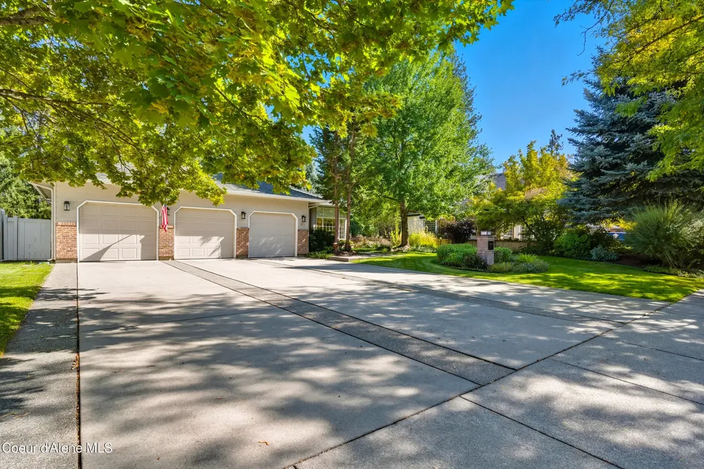 5811 E Shoreline Drive Post Falls ID 83854
