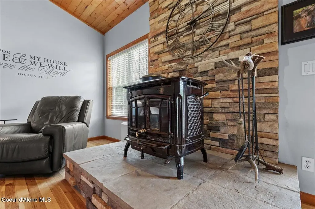 9537 E Parks Road Athol ID 83801