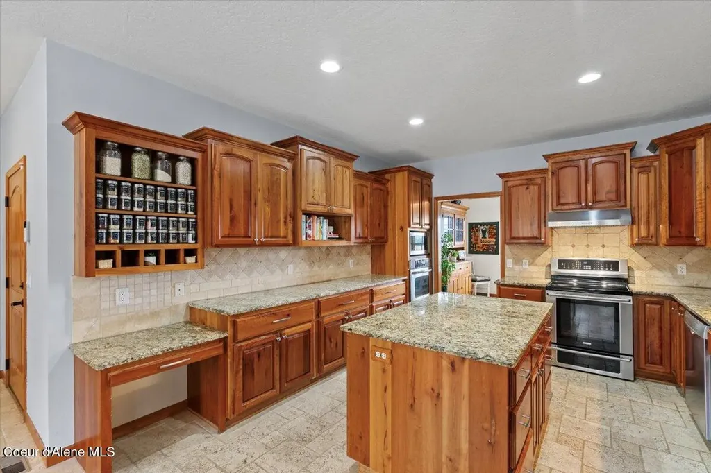 9537 E Parks Road Athol ID 83801