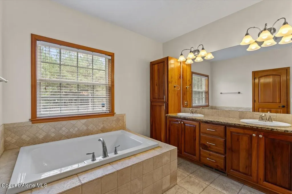 9537 E Parks Road Athol ID 83801