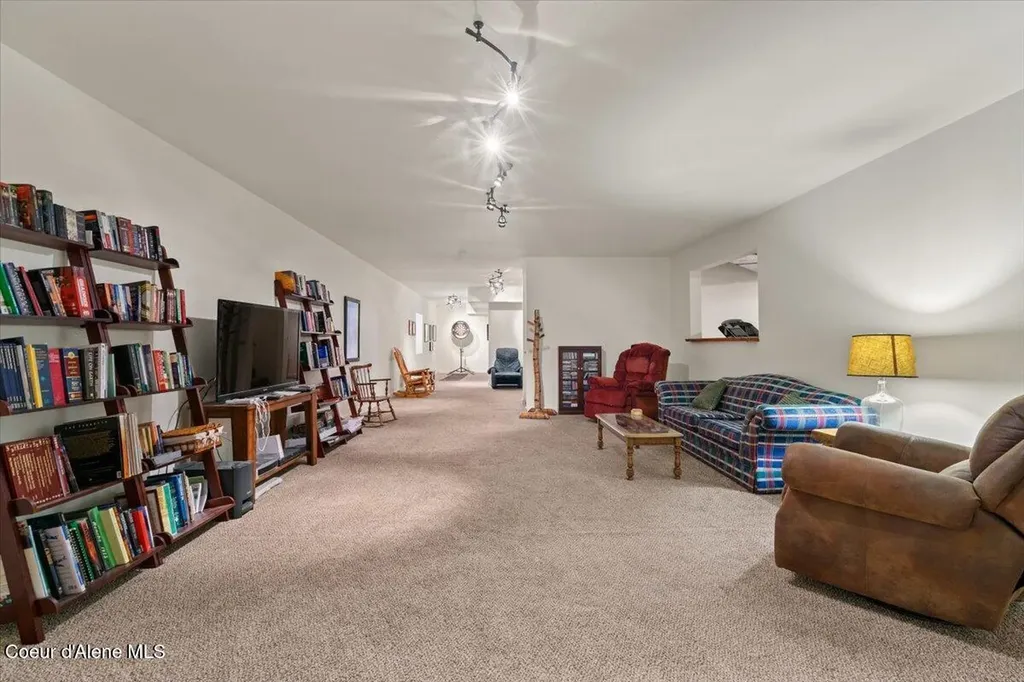 9537 E Parks Road Athol ID 83801