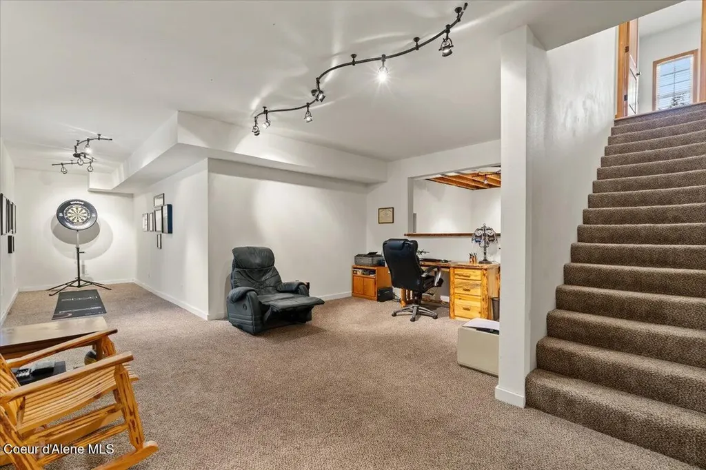 9537 E Parks Road Athol ID 83801