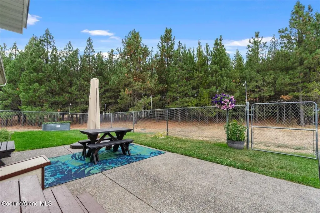 9537 E Parks Road Athol ID 83801
