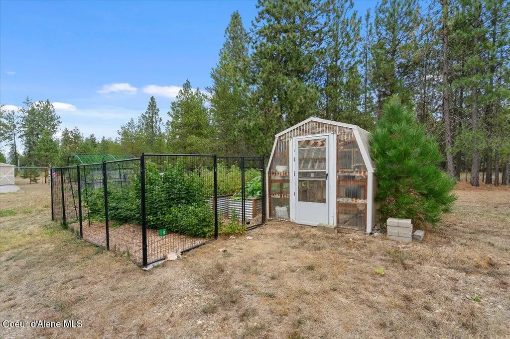 9537 E Parks Road Athol ID 83801