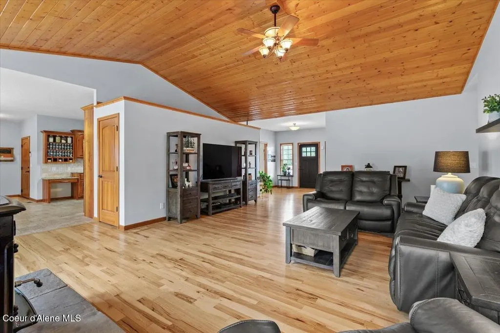 9537 E Parks Road Athol ID 83801