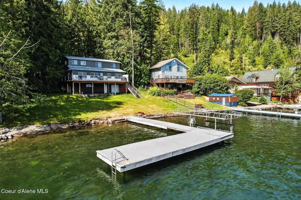 525 Bay Drive Sagle ID 83860