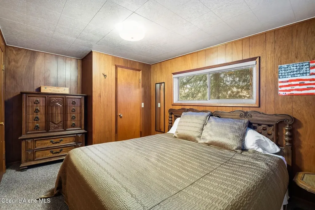 525 Bay Drive Sagle ID 83860