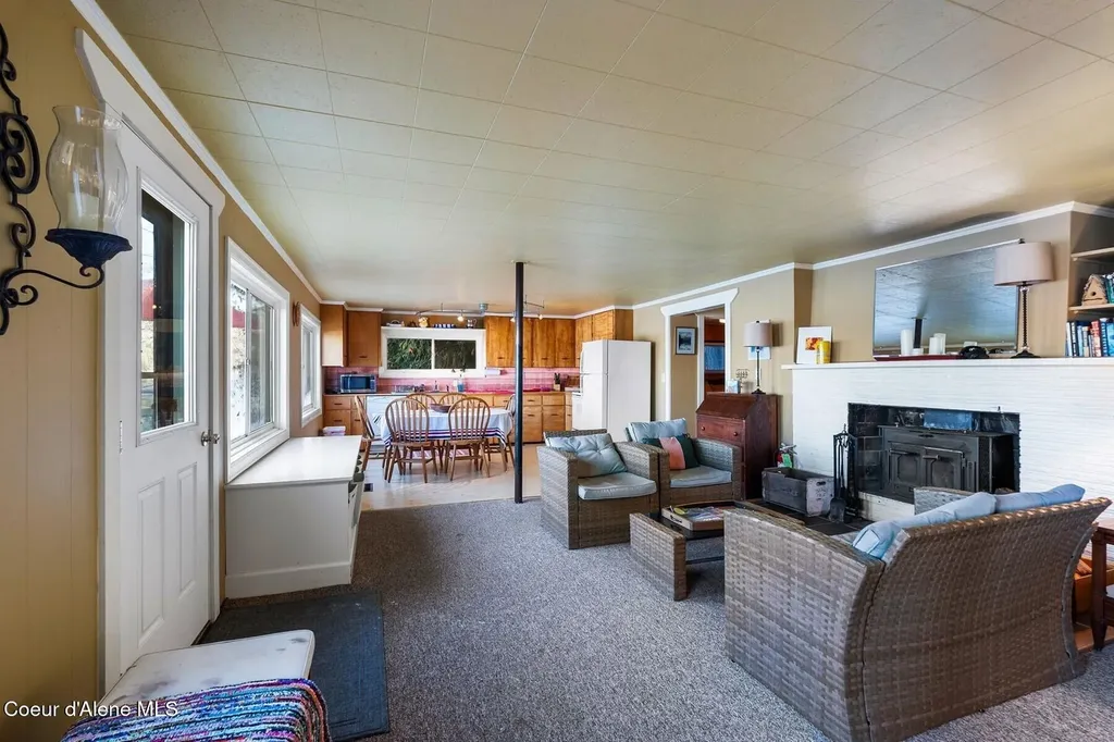 525 Bay Drive Sagle ID 83860