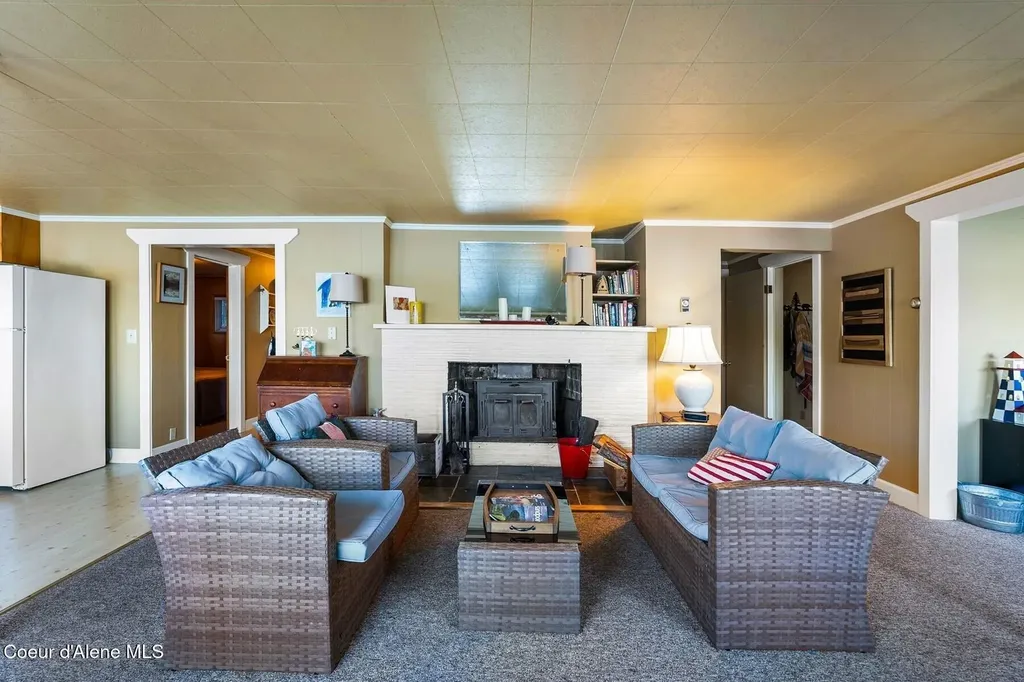 525 Bay Drive Sagle ID 83860