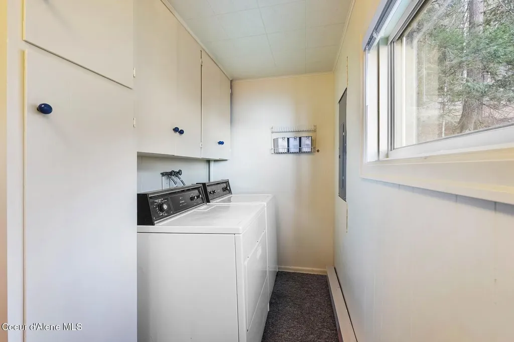 525 Bay Drive Sagle ID 83860