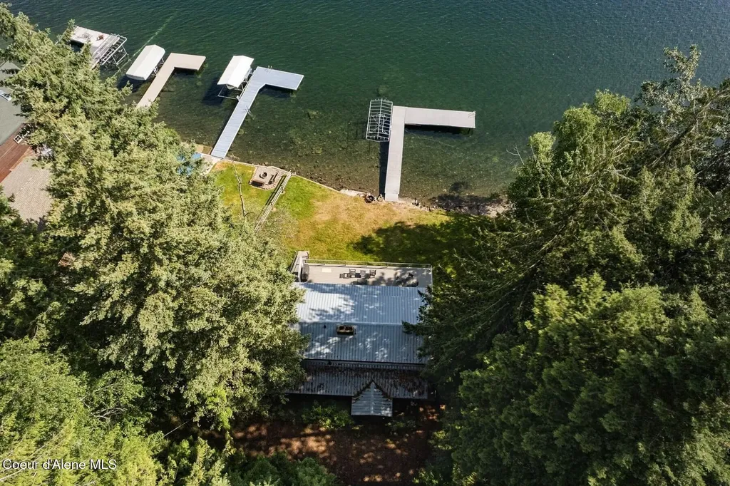 525 Bay Drive Sagle ID 83860
