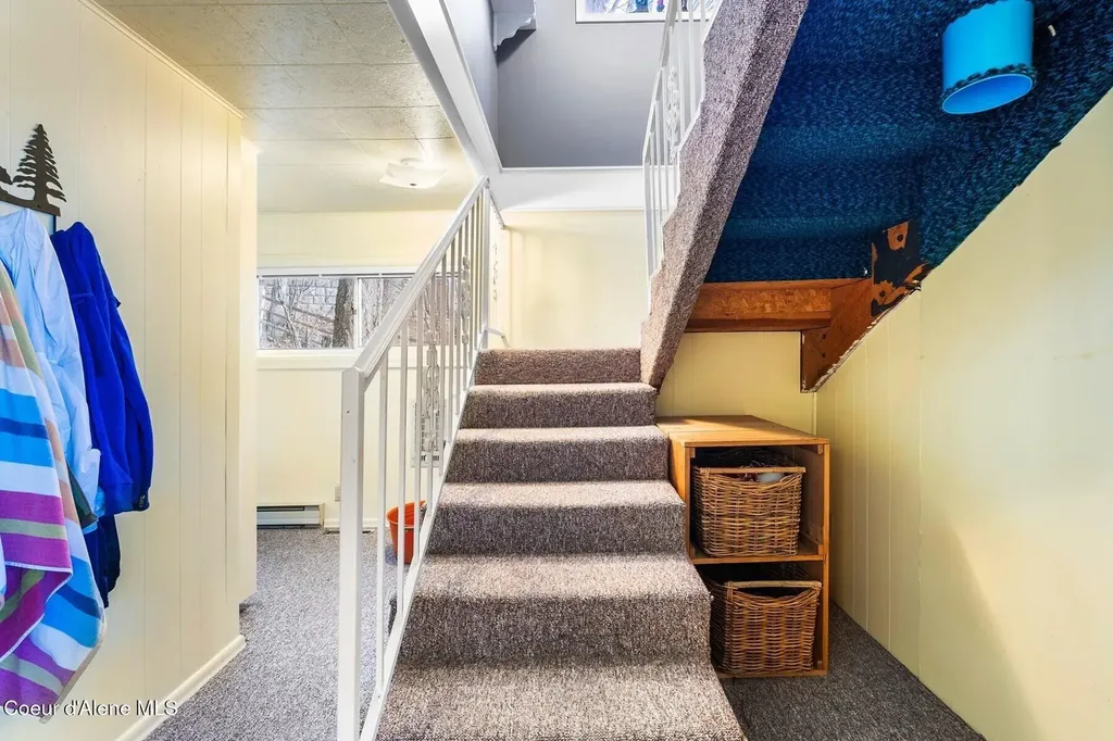 525 Bay Drive Sagle ID 83860