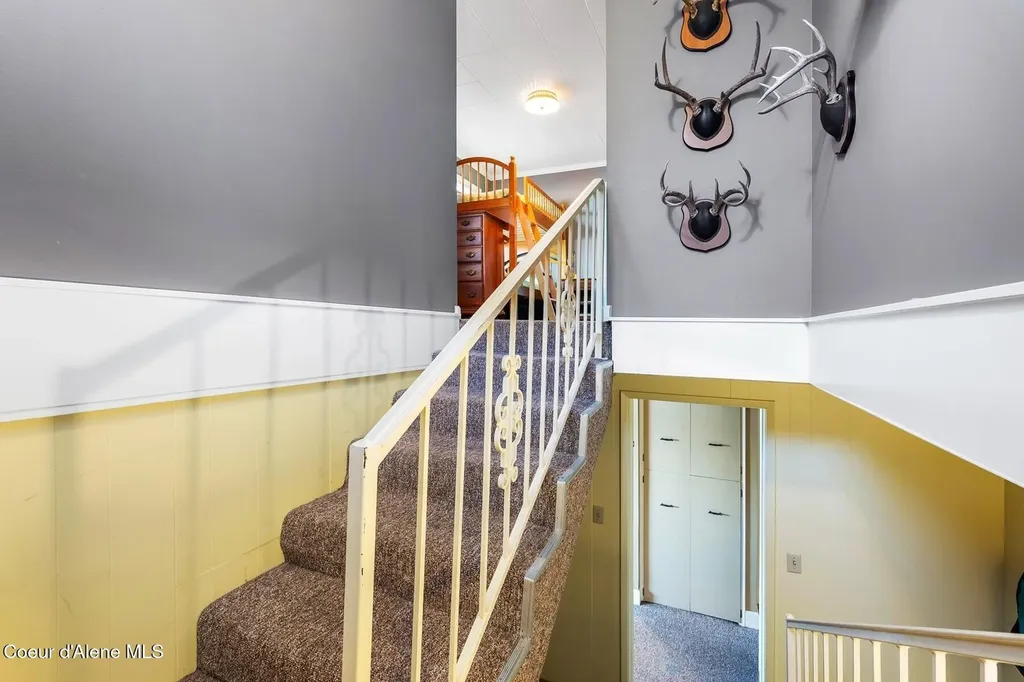 525 Bay Drive Sagle ID 83860