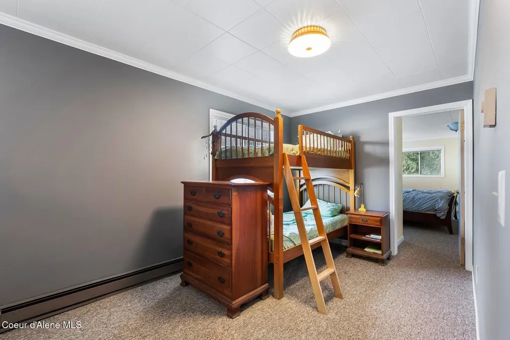 525 Bay Drive Sagle ID 83860