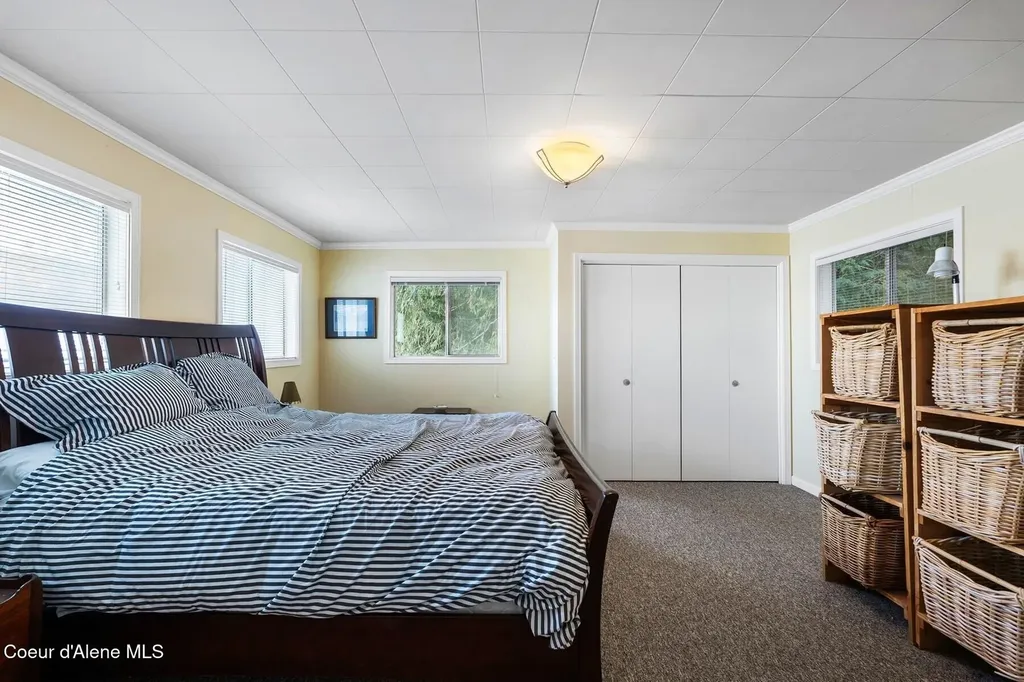 525 Bay Drive Sagle ID 83860