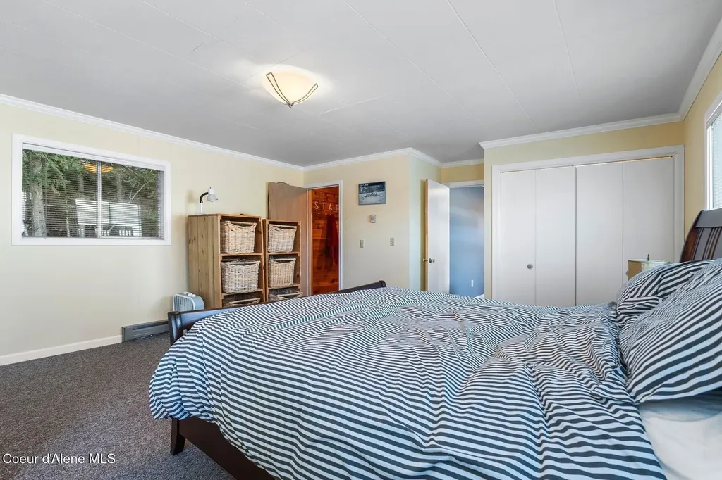 525 Bay Drive Sagle ID 83860