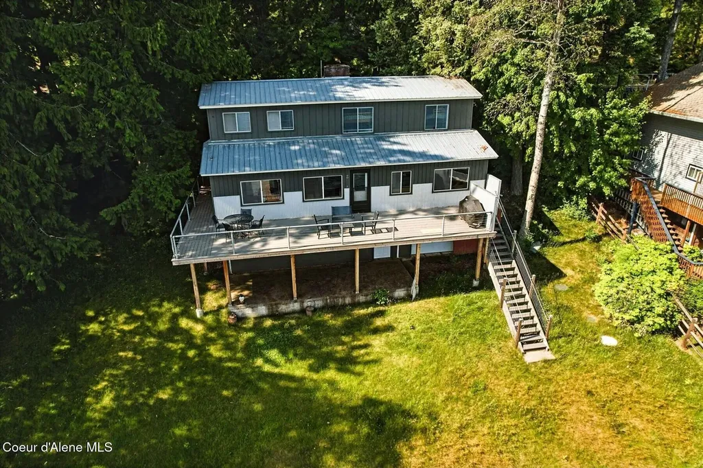 525 Bay Drive Sagle ID 83860