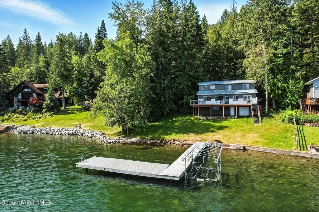 525 Bay Drive Sagle ID 83860
