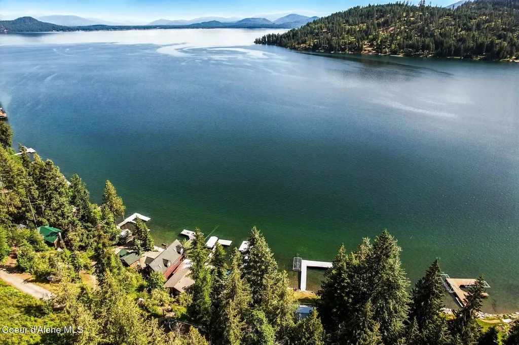 525 Bay Drive Sagle ID 83860