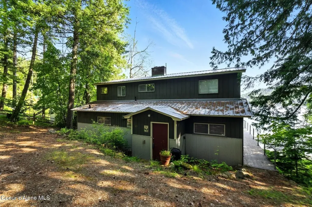 525 Bay Drive Sagle ID 83860