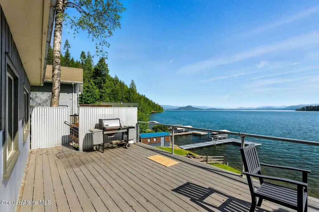 525 Bay Drive Sagle ID 83860