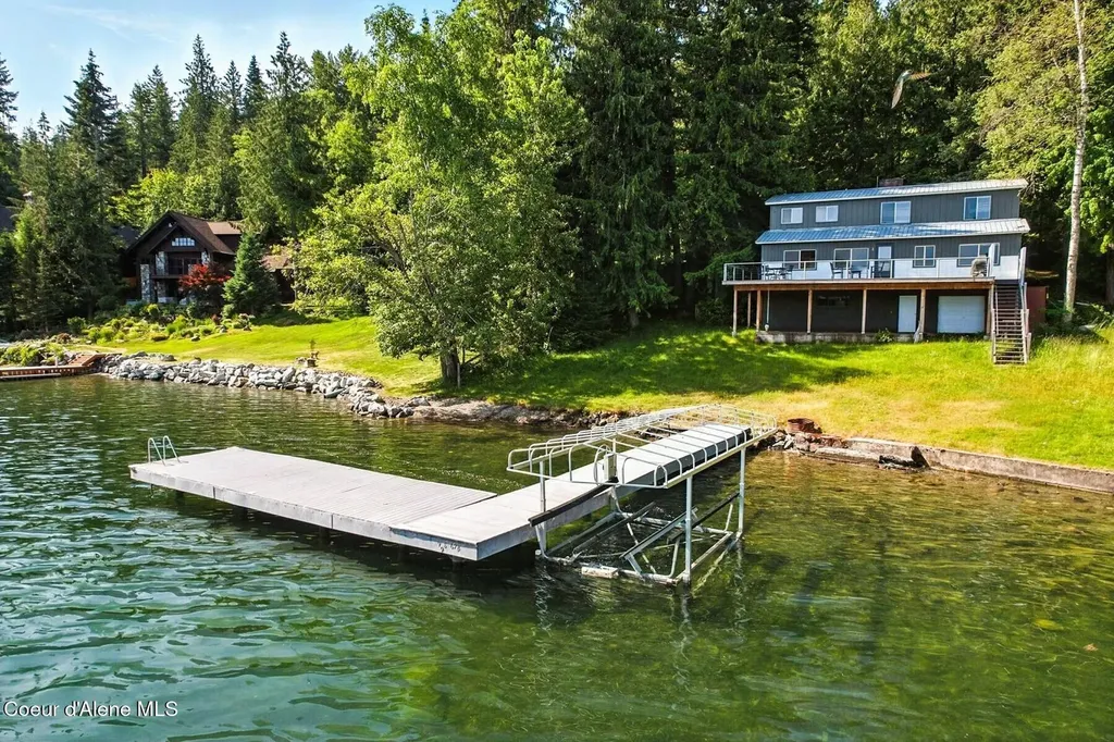 525 Bay Drive Sagle ID 83860