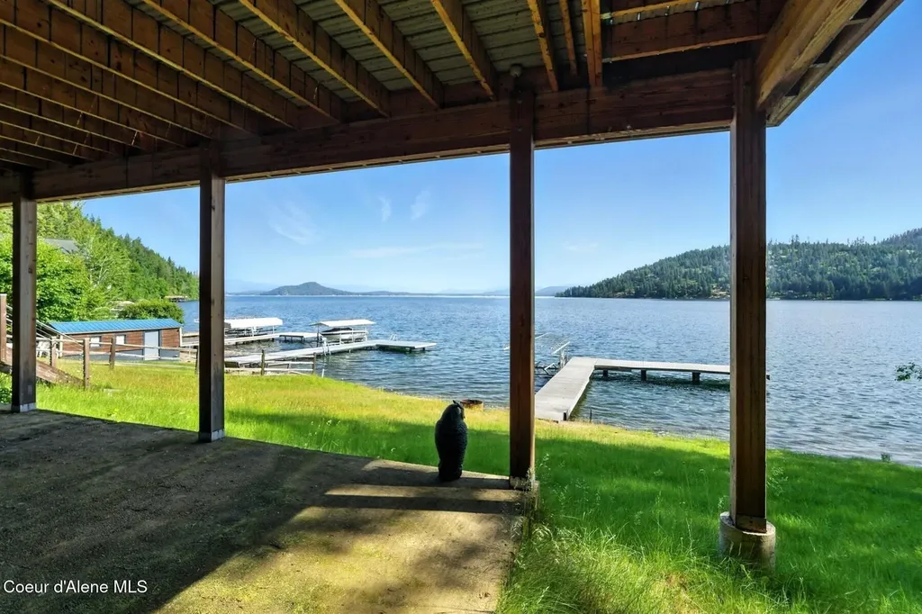 525 Bay Drive Sagle ID 83860
