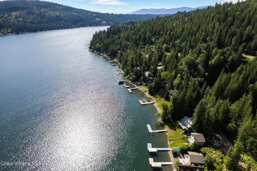 525 Bay Drive Sagle ID 83860