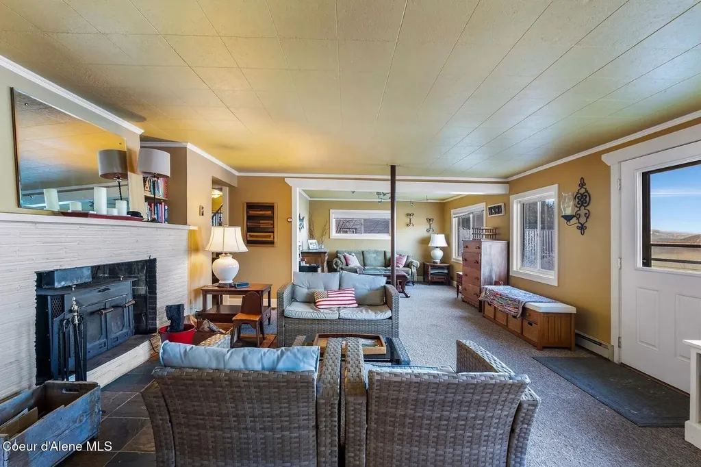 525 Bay Drive Sagle ID 83860