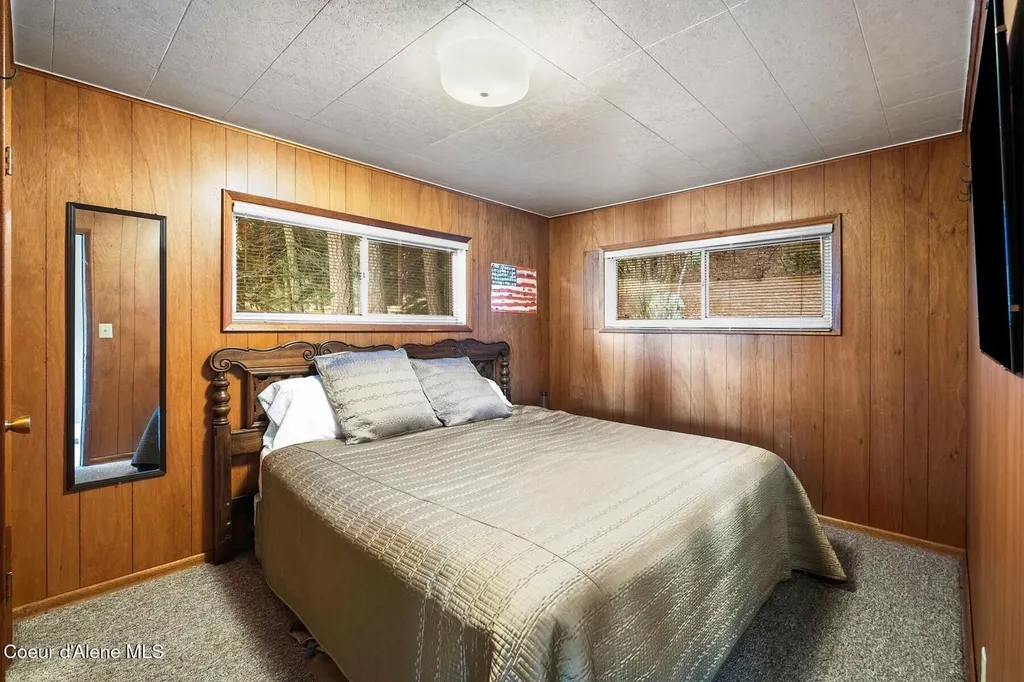 525 Bay Drive Sagle ID 83860