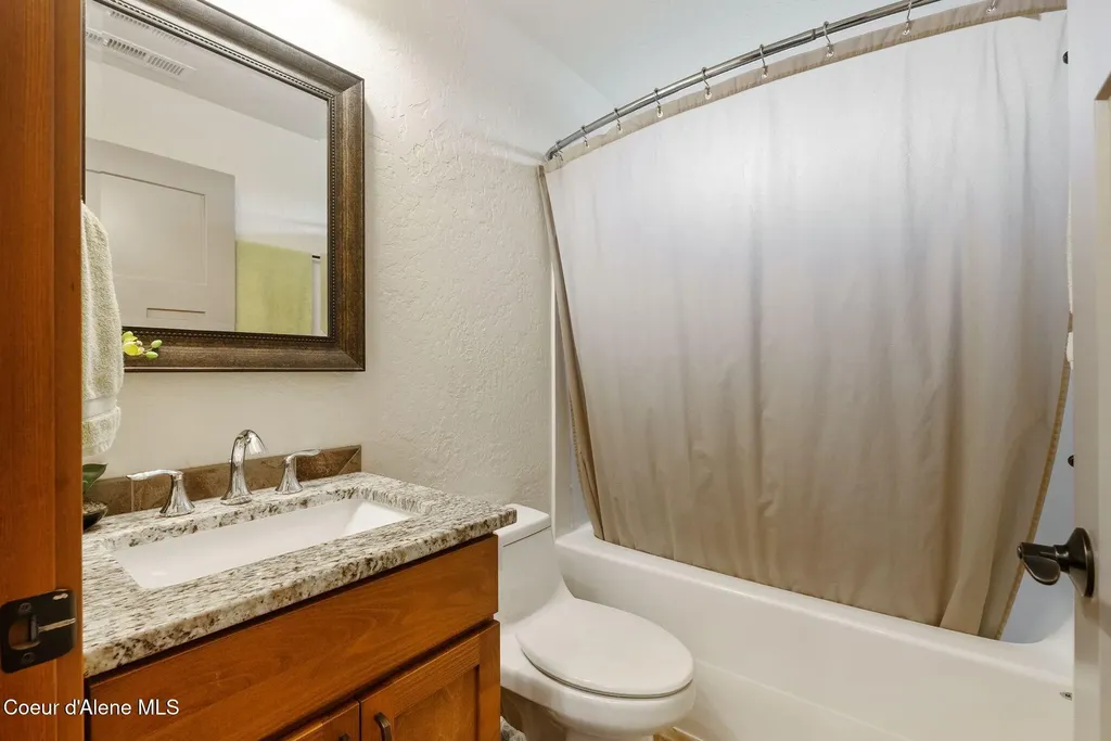 310 Seven Sisters Drive Kootenai ID 83840