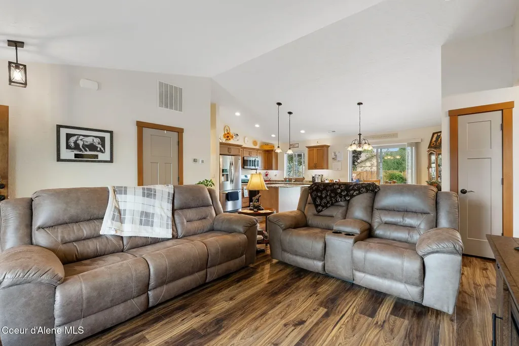 310 Seven Sisters Drive Kootenai ID 83840