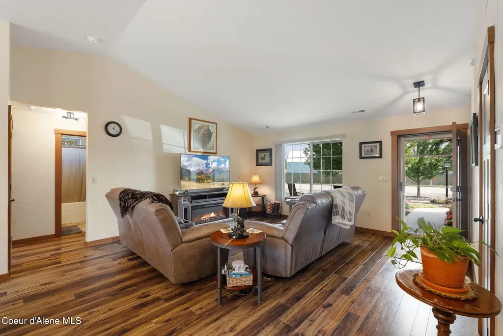 310 Seven Sisters Drive Kootenai ID 83840