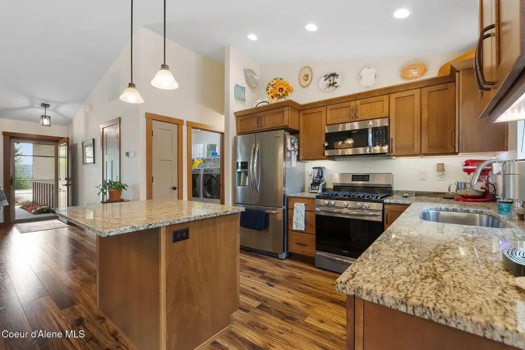 310 Seven Sisters Drive Kootenai ID 83840