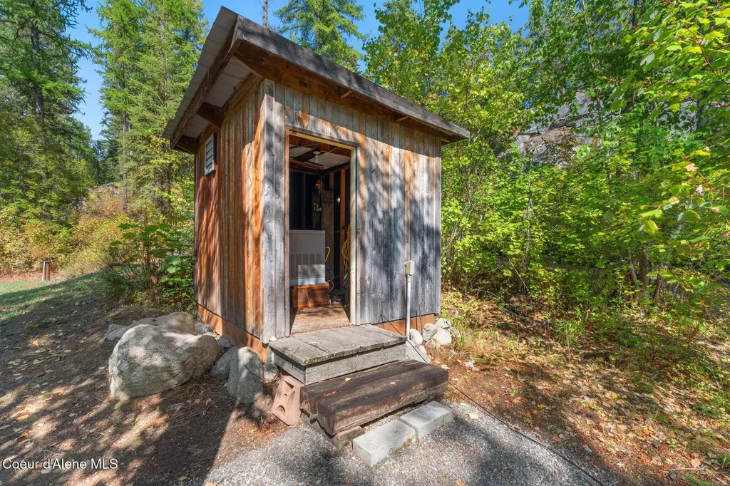 1758 Giles Connection Road Bonners Ferry ID 83805
