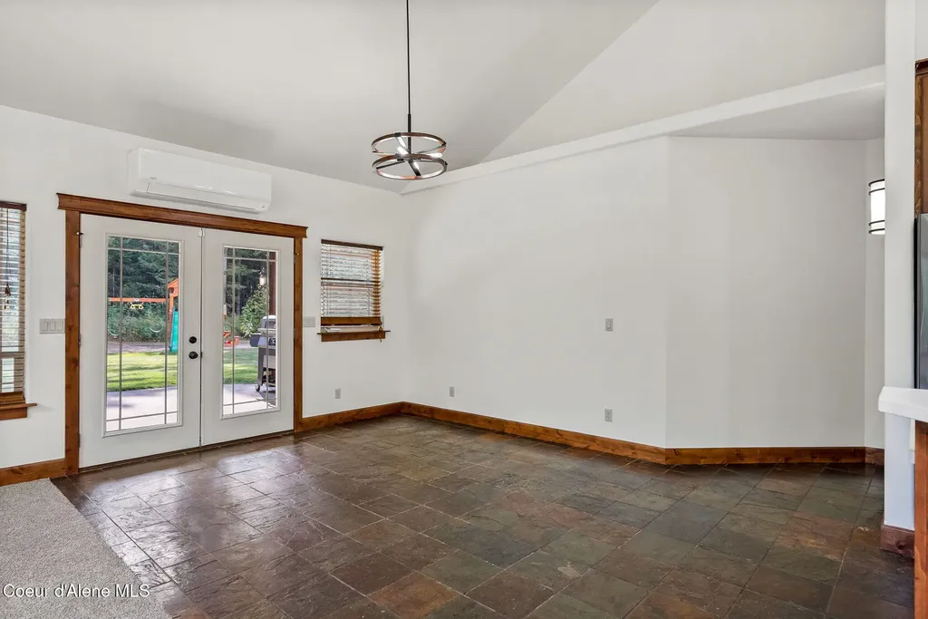 4407 E Turk Lane Athol ID 83801