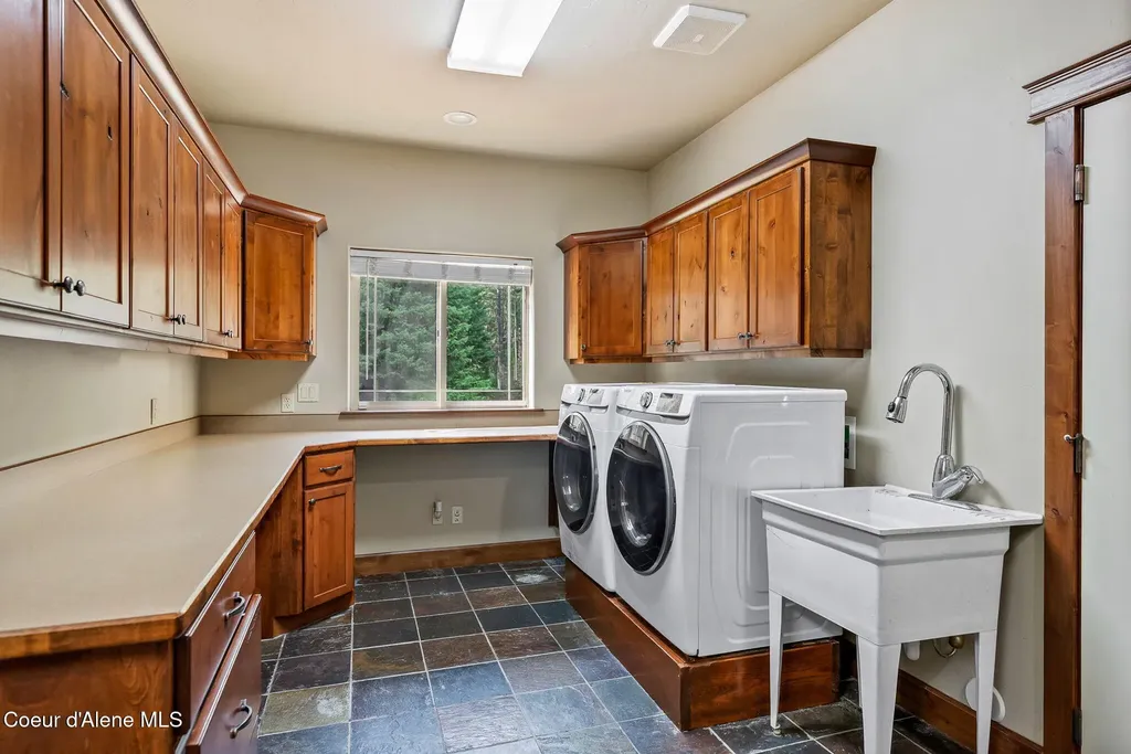 4407 E Turk Lane Athol ID 83801