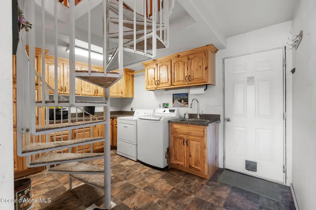 484 Timber Basin Road Sagle ID 83860
