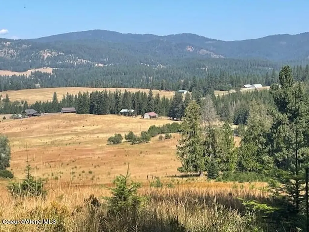 5590 E Half Round Bay Road Harrison ID 83833