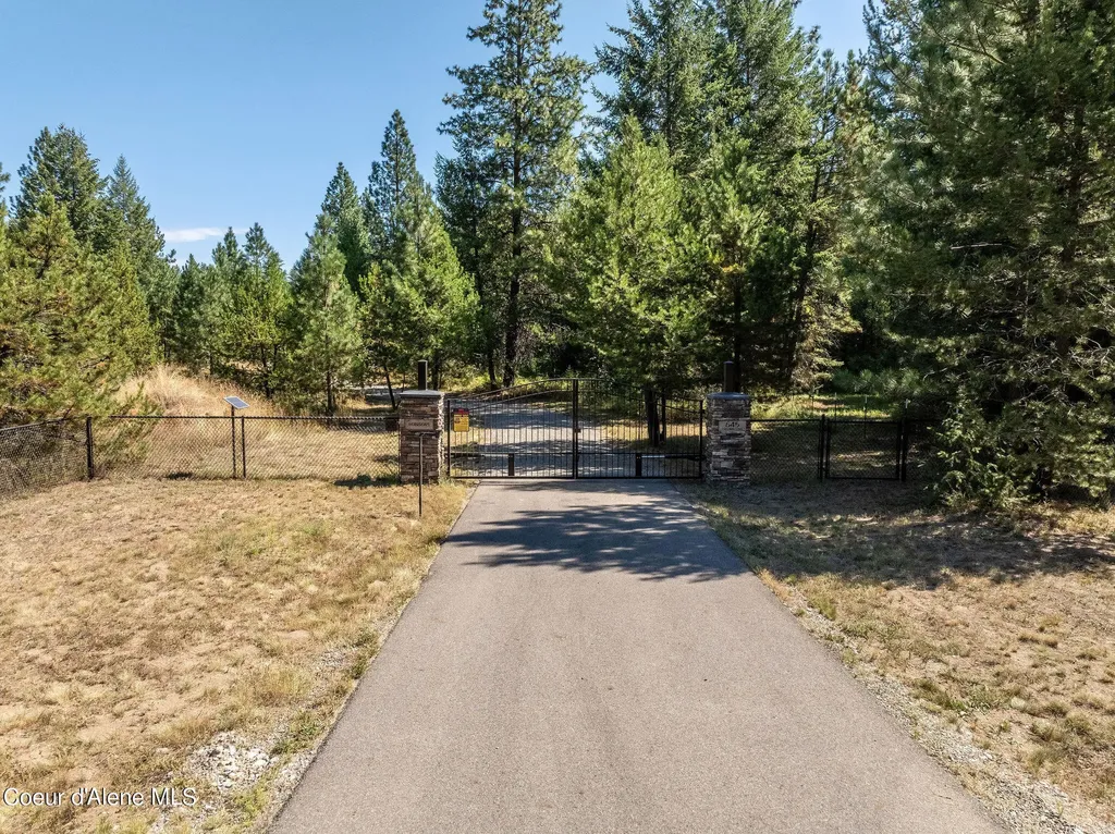 645 Cardinal Lane Spirit Lake ID 83869