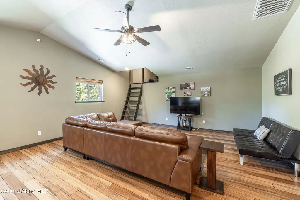 645 Cardinal Lane Spirit Lake ID 83869