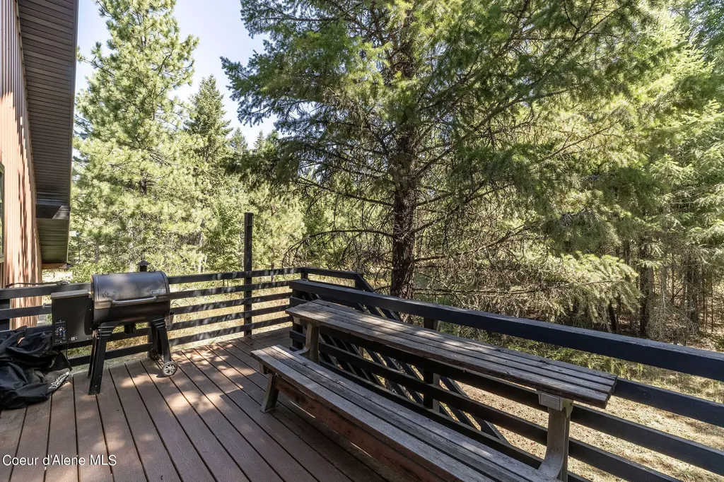 645 Cardinal Lane Spirit Lake ID 83869