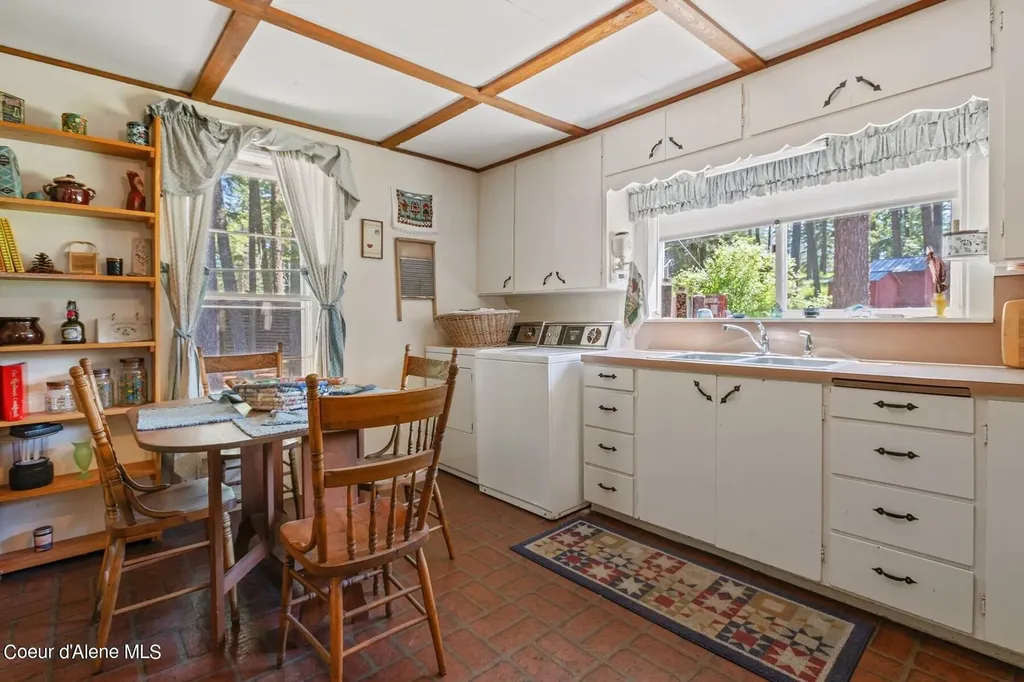 526 Roop Road Cocolalla ID 83813