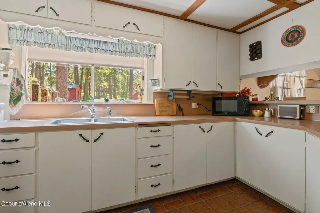 526 Roop Road Cocolalla ID 83813