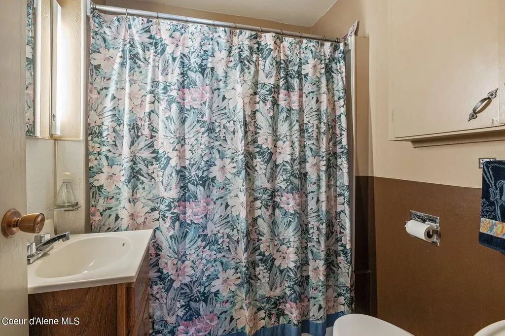 526 Roop Road Cocolalla ID 83813