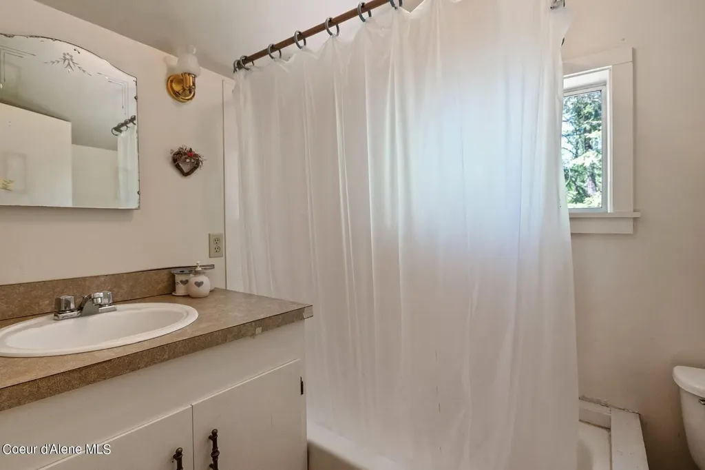 526 Roop Road Cocolalla ID 83813