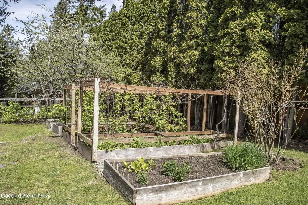 58 Silver Pines Road Hope ID 83836