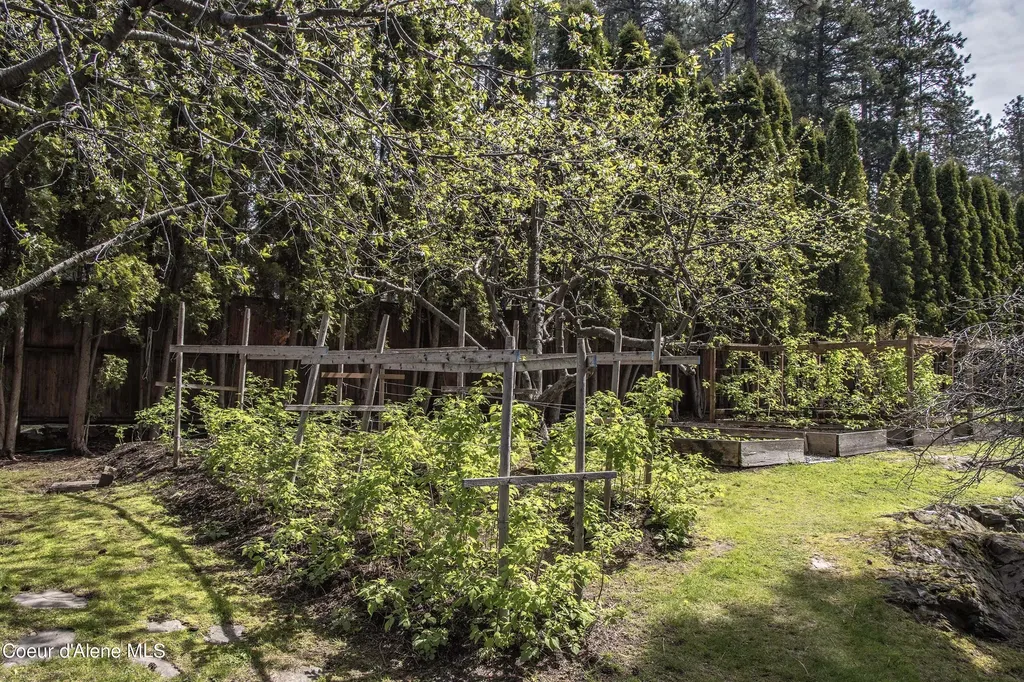 58 Silver Pines Road Hope ID 83836